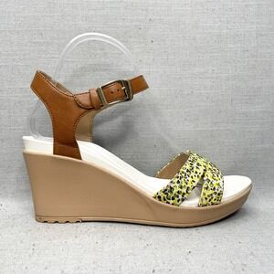 Crocs Leigh II Sandals Womens 8 Shoes Brown Graphic Ankle Strap Wedge Heel Comfy
